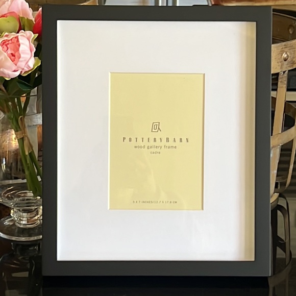 Pottery Barn Black Wood Gallery Frame 11 X 13
White Matted Wall Table Display - Picture 2 of 5